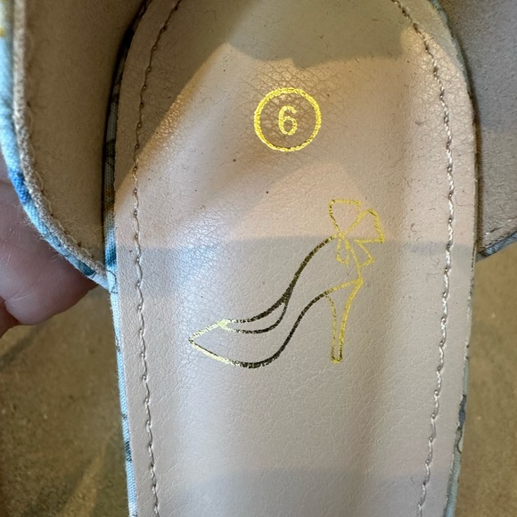 Perphy Floral Printed Open Toe Ankle Strap Chunky Heel Sandals - Picture 5 of 9